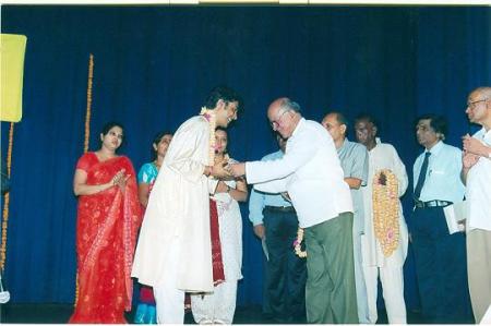 Felicitation at Kal Ke Kalakar Sangeet Sammelan 2006